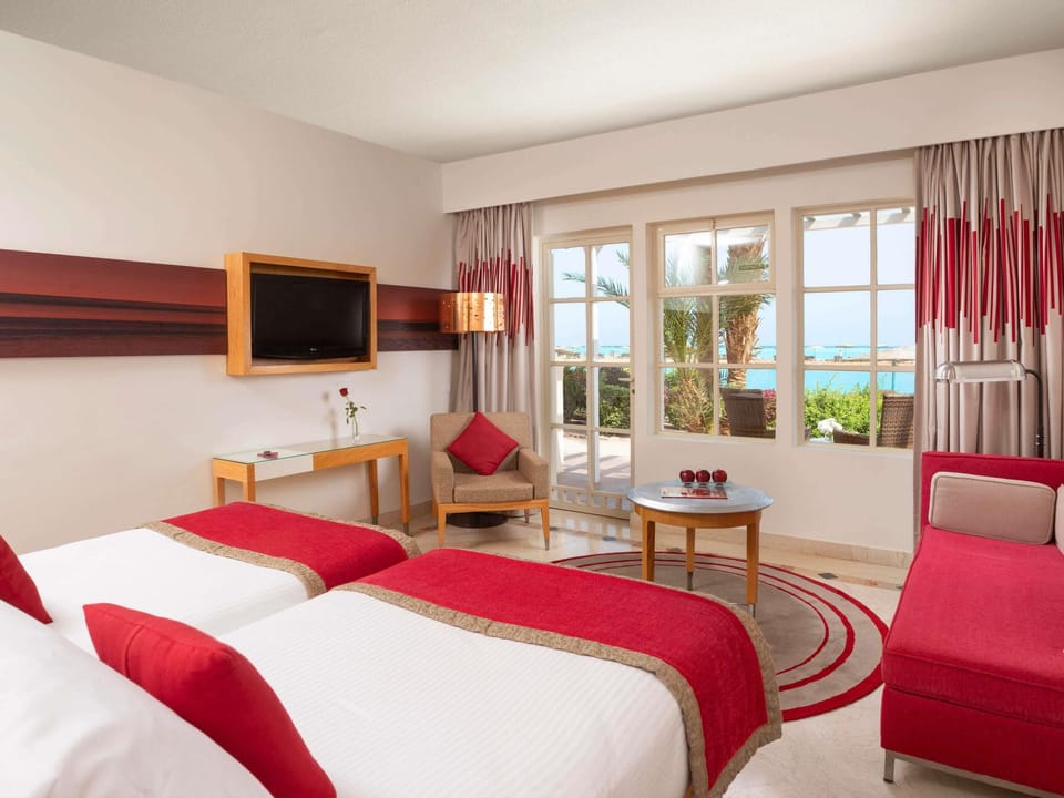 Deluxe Twin Room, 2 Twin Beds, Sea View | Minibar, in-room safe, desk, cribs (free)