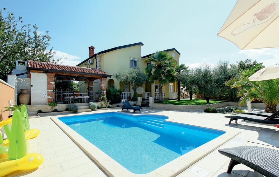 pool