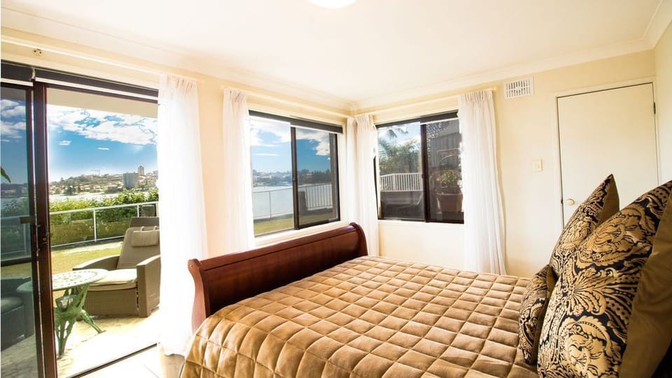 Apartment, 1 Bedroom | 1 bedroom, desk, iron/ironing board, free WiFi