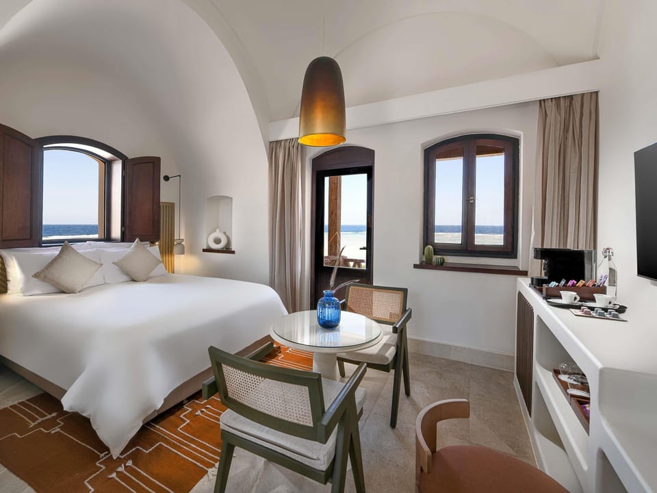 Room, 1 Queen Bed, Sea View (Panorama) | Hypo-allergenic bedding, minibar, in-room safe, blackout drapes
