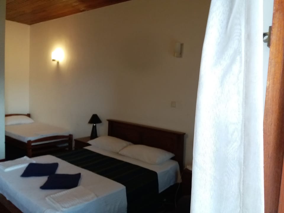 4 bedrooms, soundproofing, bed sheets