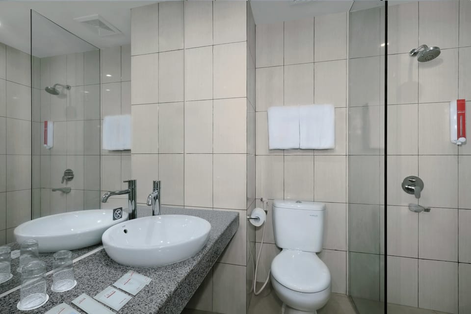 Superior | Bathroom | Shower, free toiletries, towels