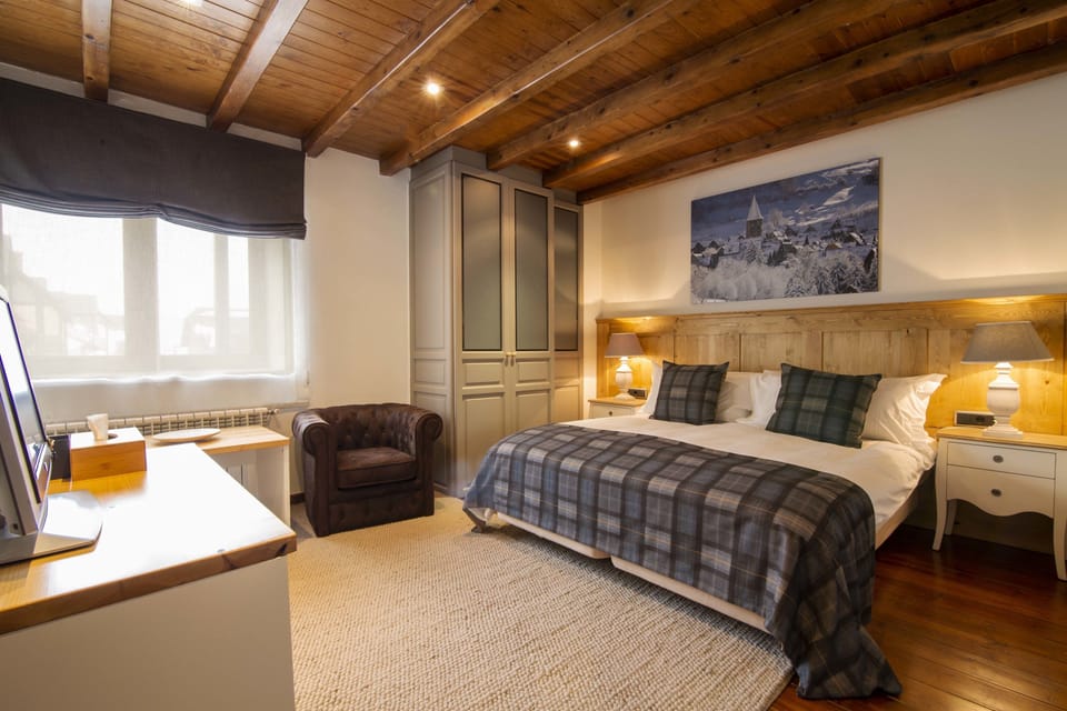 In-room safe, desk, blackout drapes, soundproofing