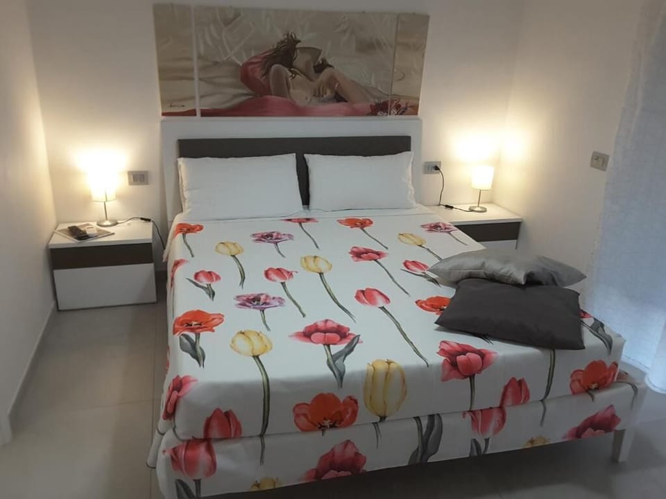 WiFi (free), bed sheets