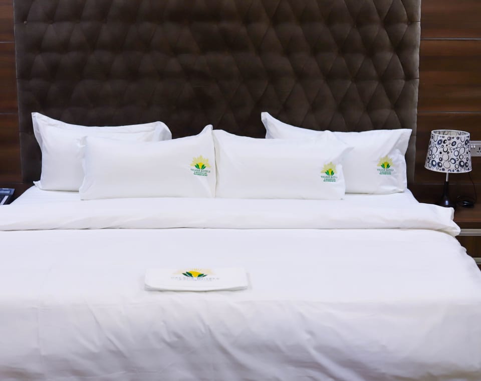 Executive Room, Non Smoking | In-room safe, desk, blackout drapes, soundproofing