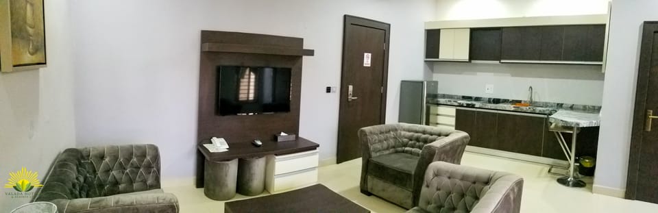 Executive Room, Non Smoking | Private kitchenette | Fridge, electric kettle