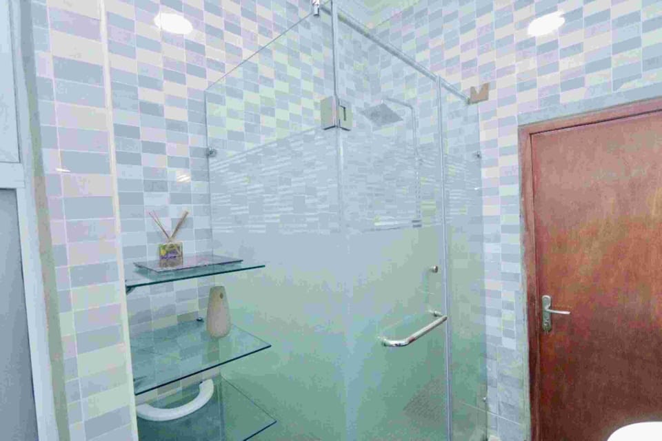 Apartment, 4 Bedrooms | Bathroom shower