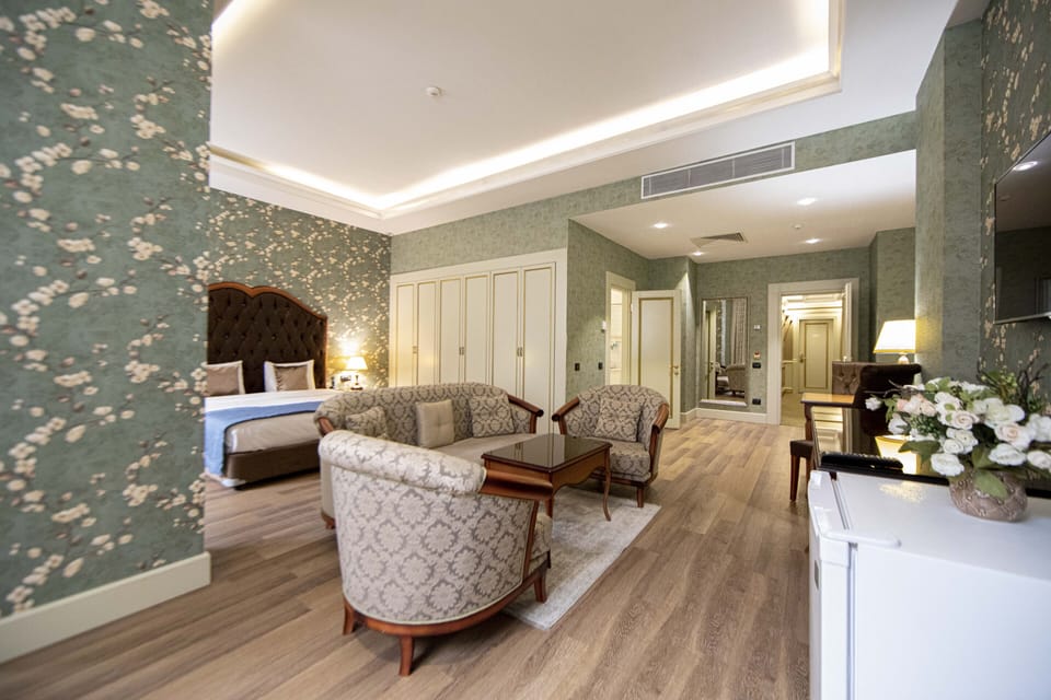 Executive Double or Twin Room, Non Smoking | Minibar, in-room safe, desk, blackout drapes
