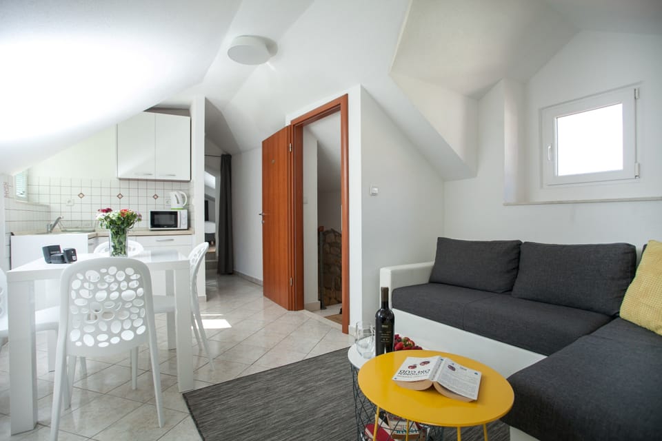 Apartment for 4 people | Private kitchenette | Mini-fridge, electric kettle