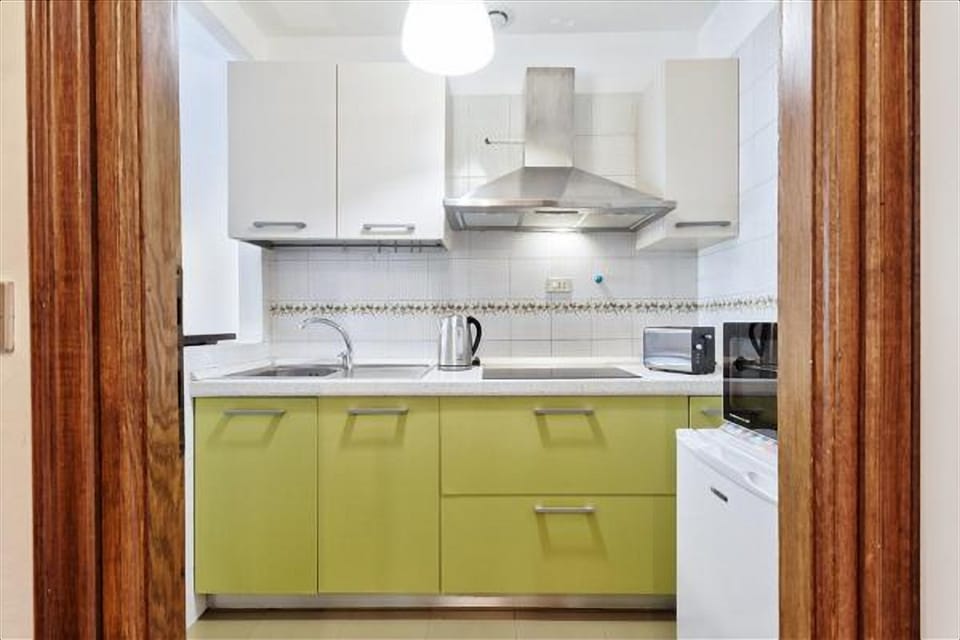 Studio | Private kitchen | Microwave, stovetop, coffee/tea maker, electric kettle
