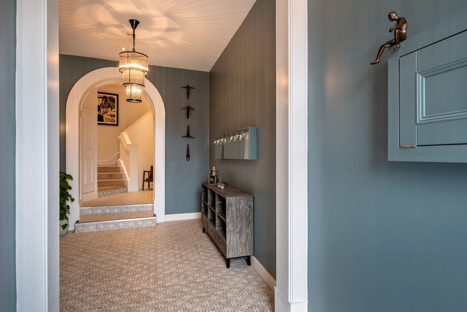 Fresh Escapes - Exeter City Centre Apartment, Cathedral View Sleeps 2