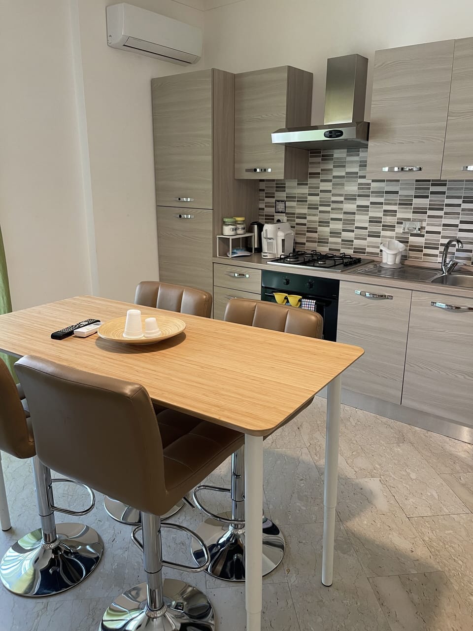 Family Room, Private Bathroom (External) | In-room safe, blackout drapes, iron/ironing board, bed sheets