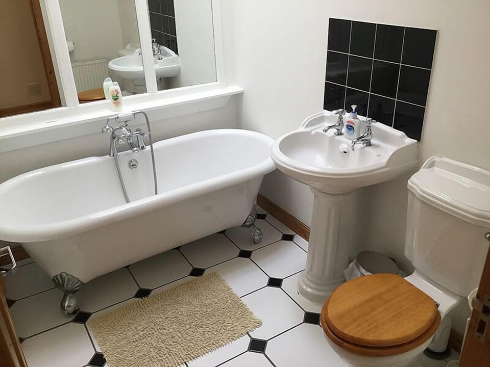4 Bedroom House Stratherrick House in Inverness