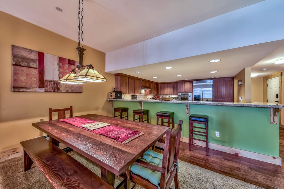Townhome, 3 Bedrooms | Dining