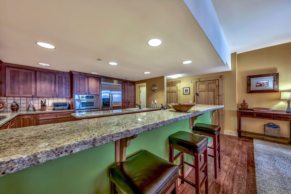 Townhome, 3 Bedrooms | Private kitchen | Fridge, oven, coffee/tea maker, toaster