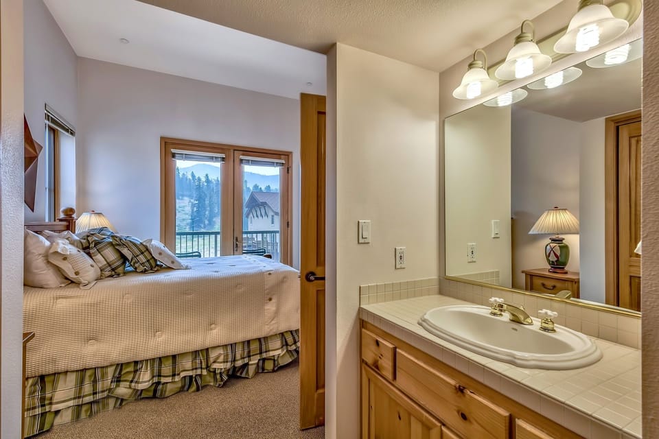 Condo, 2 Bedrooms | Bathroom | Hair dryer, bidet, shampoo