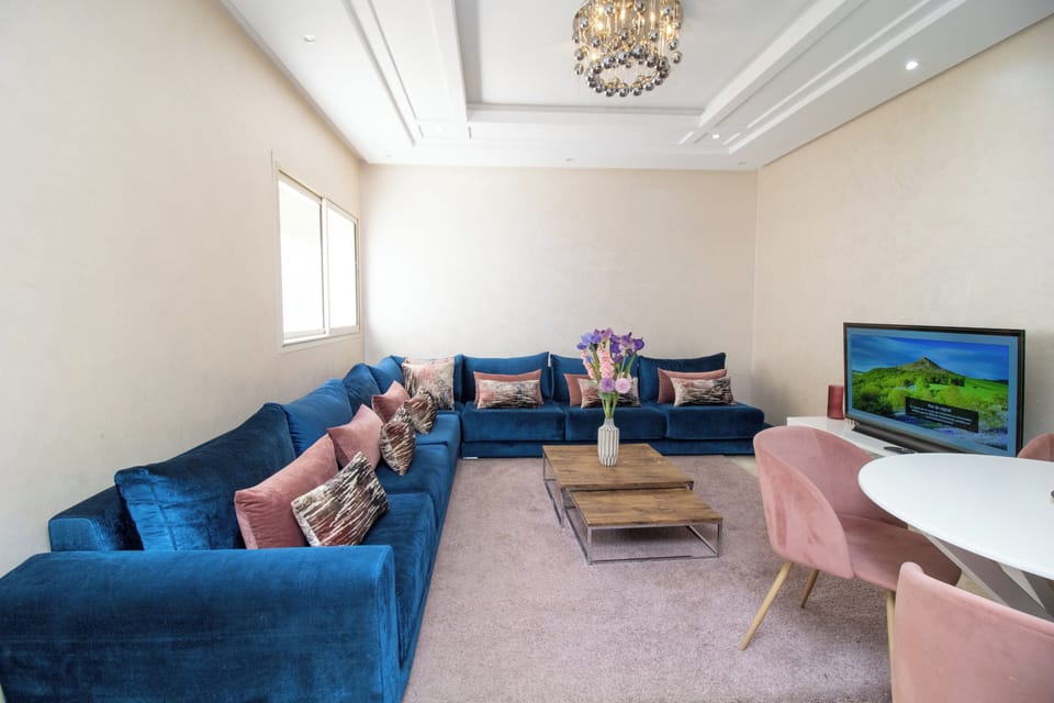 Apartment, 1 Bedroom, Terrace | Living area | Flat-screen TV, Netflix