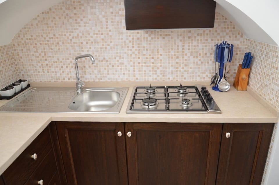 Traditional House, 2 Bedrooms | Private kitchen | Fridge, stovetop, electric kettle, cookware/dishes/utensils