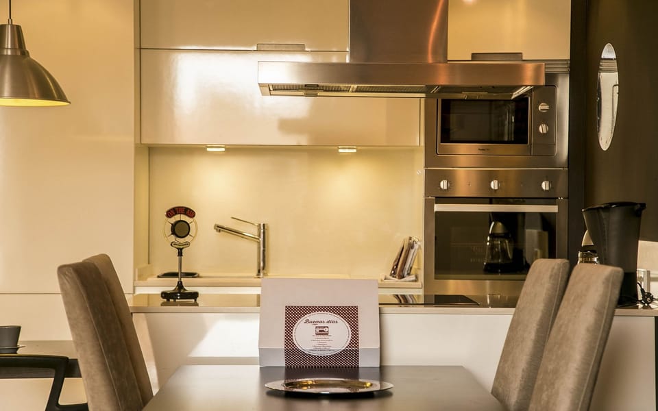 City Apartment, 2 Bedrooms, Balcony | Private kitchen | Full-size fridge, microwave, oven, stovetop