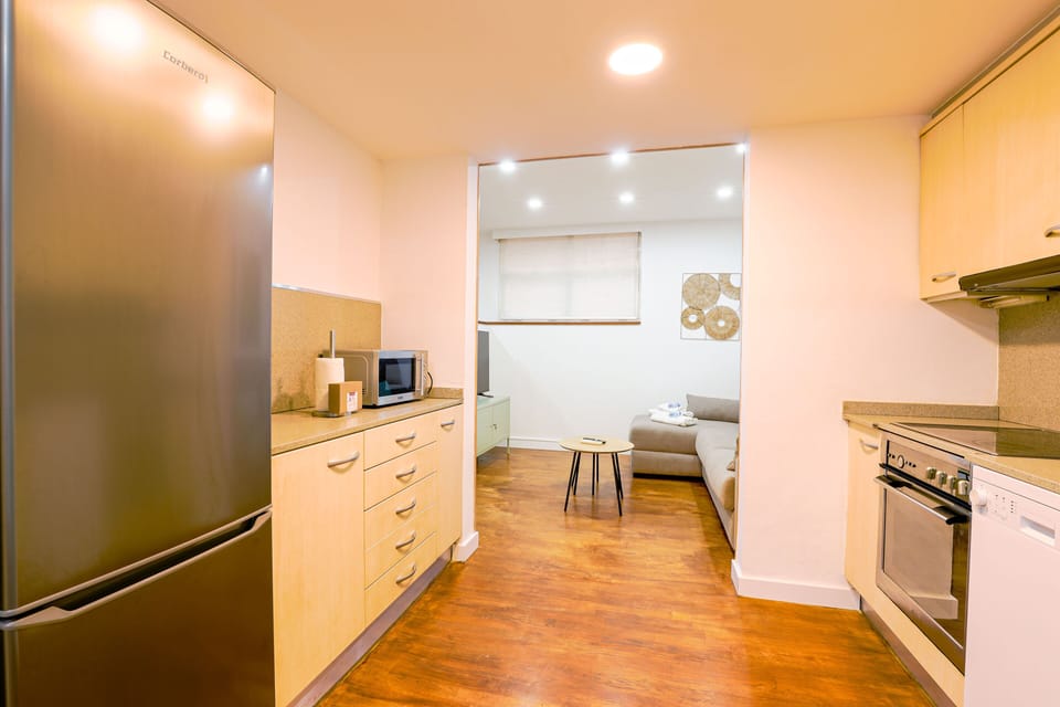 Standard Apartment, 2 Bedrooms | Private kitchen | Fridge, microwave, oven, stovetop