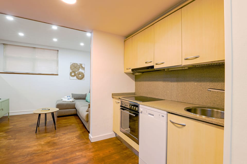 Standard Apartment, 2 Bedrooms | Private kitchen | Fridge, microwave, oven, stovetop