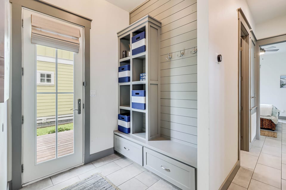 Entry Seating & Storage, 1st Floor