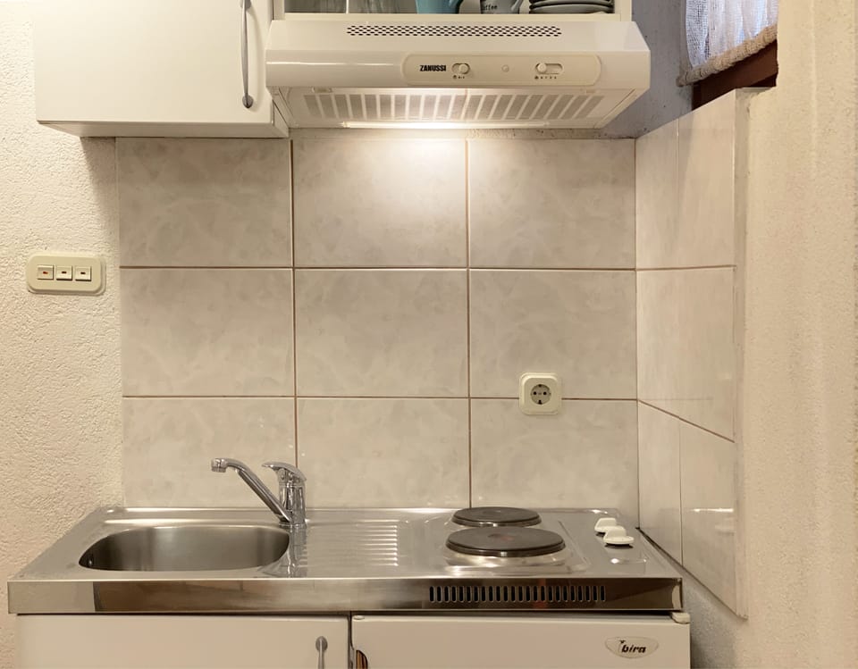 Apartment, 1 Bedroom | Private kitchenette | Fridge, microwave, stovetop, coffee/tea maker