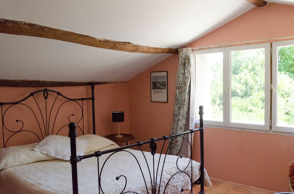 Suite (Celeste) | Individually decorated, individually furnished, blackout drapes