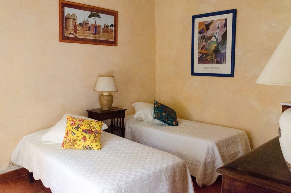 Suite (Alma) | Individually decorated, individually furnished, blackout drapes