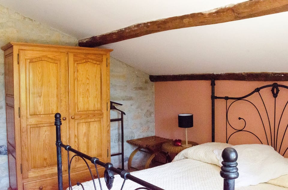 Suite (Celeste) | Individually decorated, individually furnished, blackout drapes