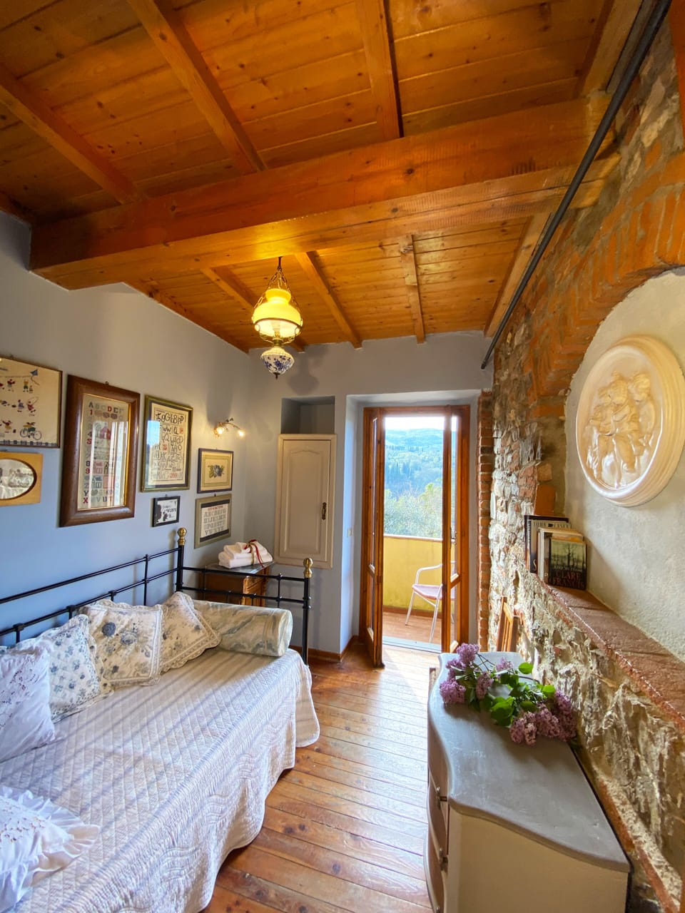 Apt GIOTTO in Villa Cafaggiolo: 3 bedrooms, sleeps up to 6 persons