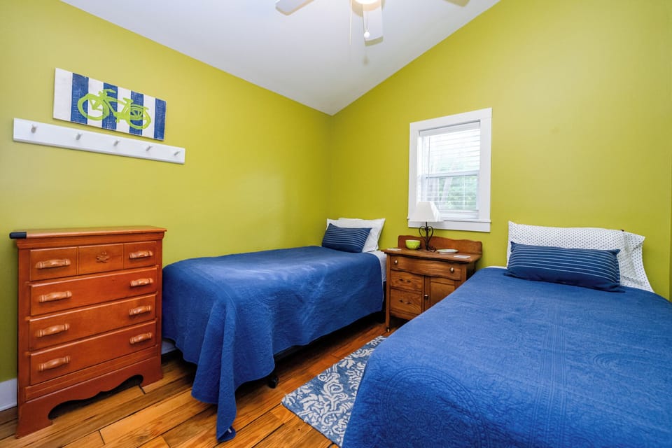Bedroom #2 (Two Twins)