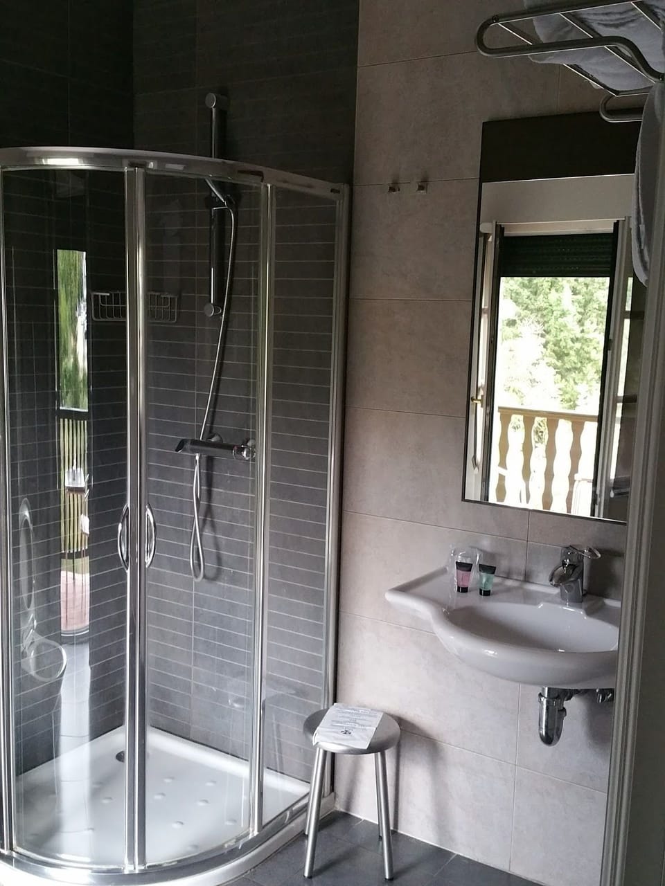 Bathroom shower