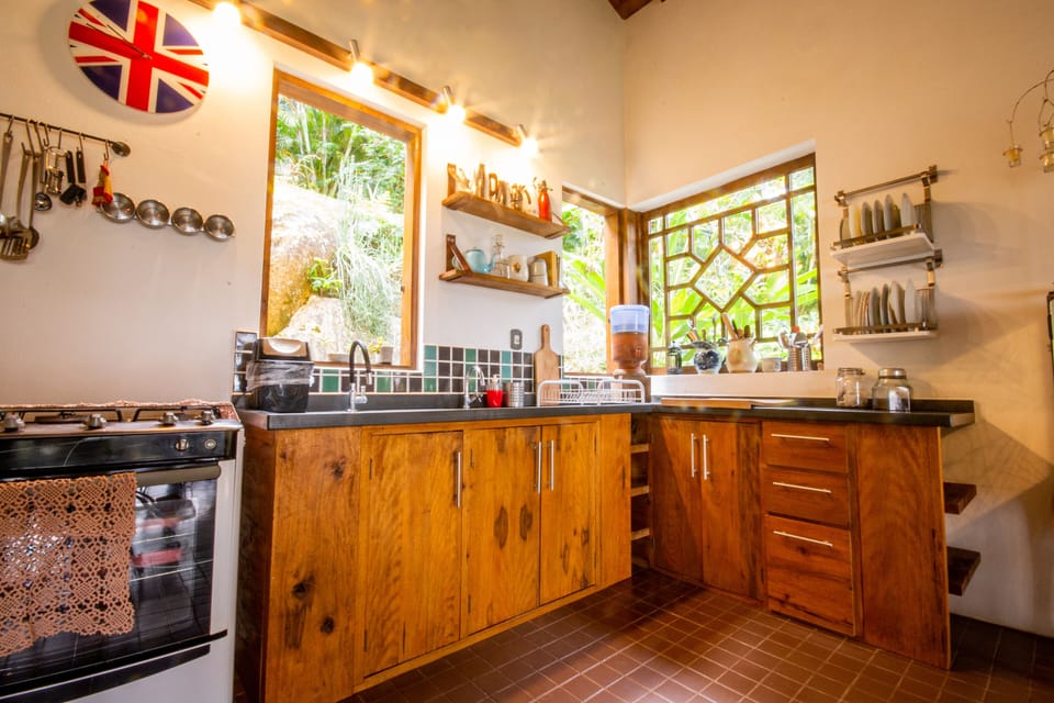 Oven, coffee/tea maker, electric kettle, toaster