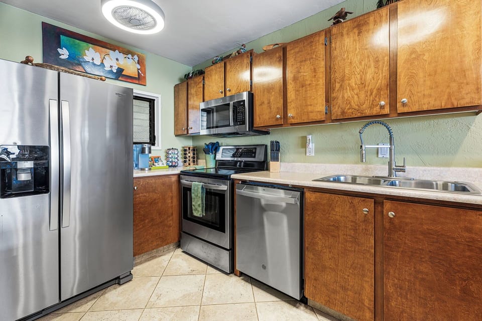 Full, well equipped kitchen