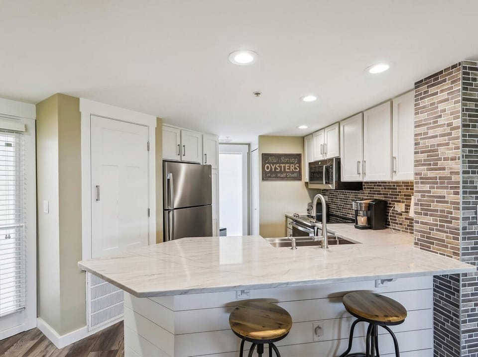 Brand New Kitchen at 502 Barrington Arms