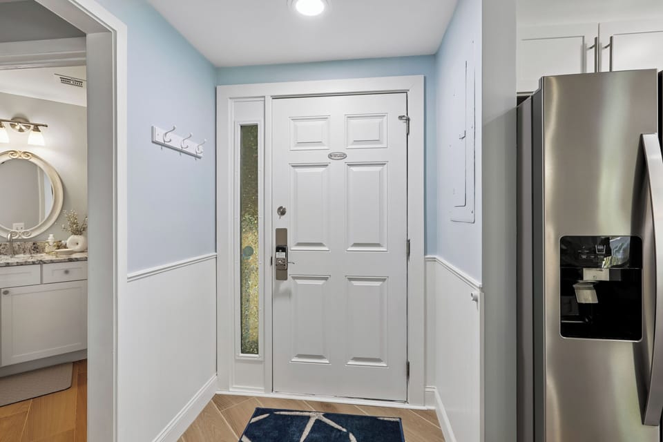Entry to 608 Barrington
