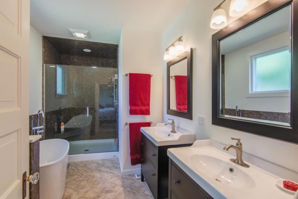 First Floor King Bath