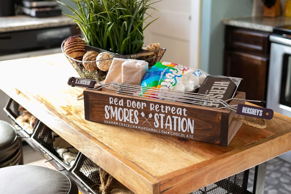 Complimentary S'mores Makin' 