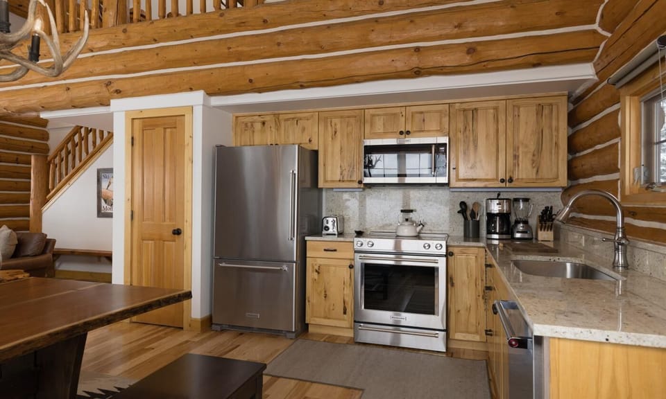 PR 7 Moose Ridge kitchen1