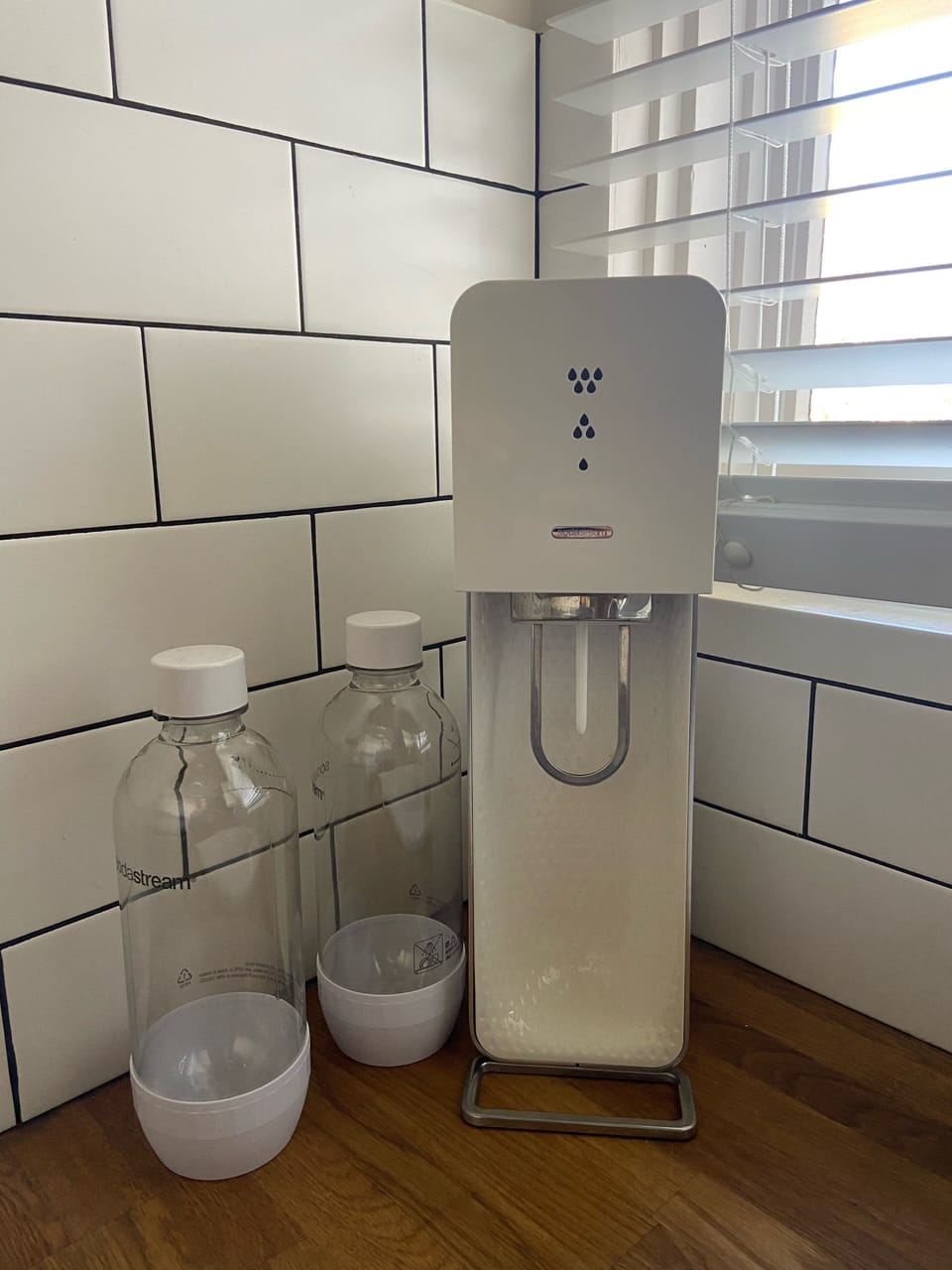 Soda stream with 4 bottles