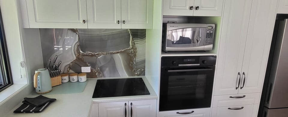Beautiful new kitchen with Bosch appliances 