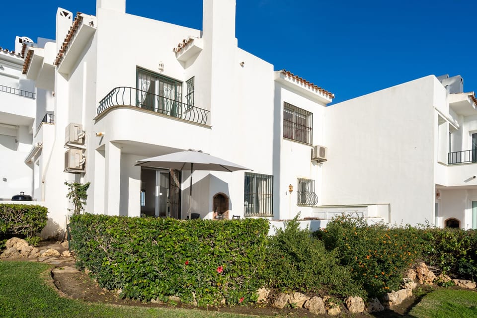 Direct garden and sea access from the house 