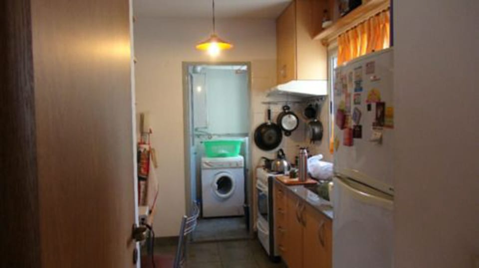 City Apartment, 2 Bedrooms, Non Smoking (1 Queen and 1 Single Bed) | Private kitchen | Fridge, oven, stovetop, cookware/dishes/utensils
