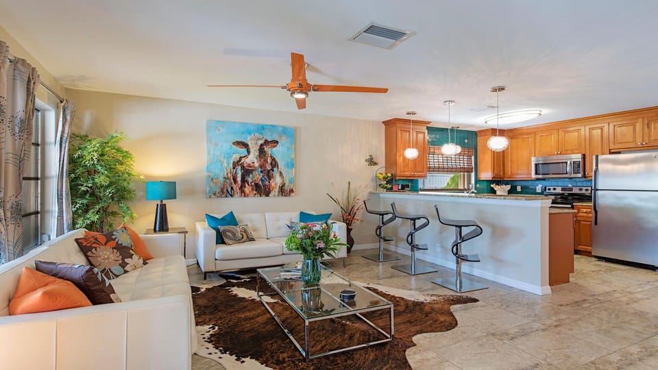 Open Concept Living-room with lots of natural light and a ceiling fan