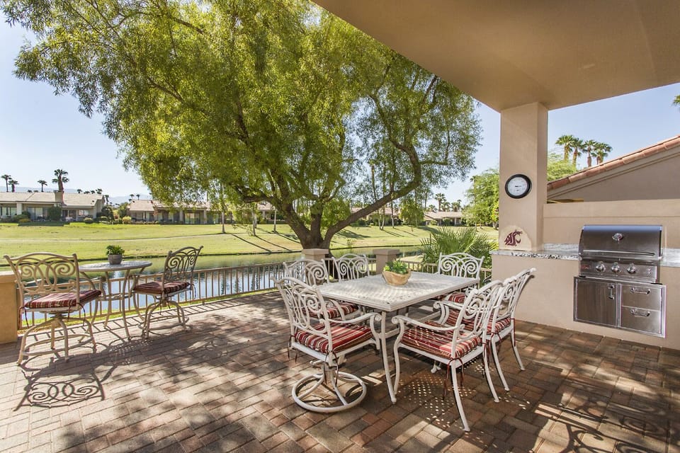 Outside dining and barbeque