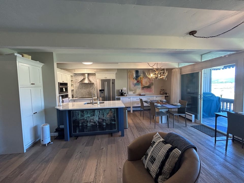 Large dining table seats up to 6 