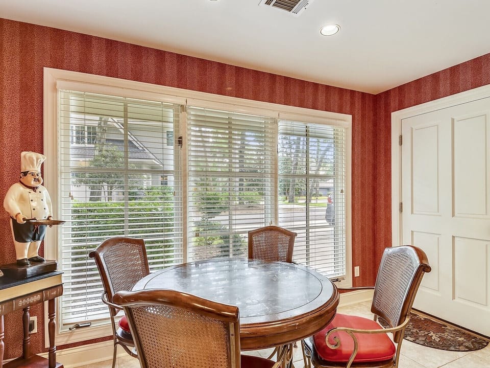 Eat-In Kitchen Table at 24 Baynard Cove