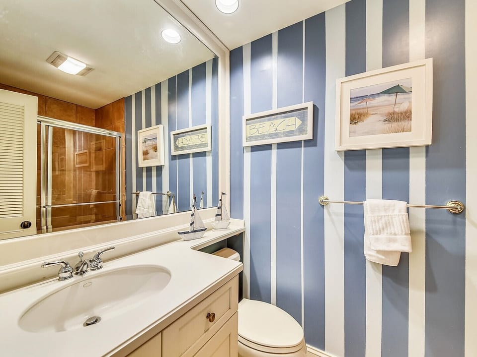 Private Bath with Shower Tub Combo at 24 Baynard Cove
