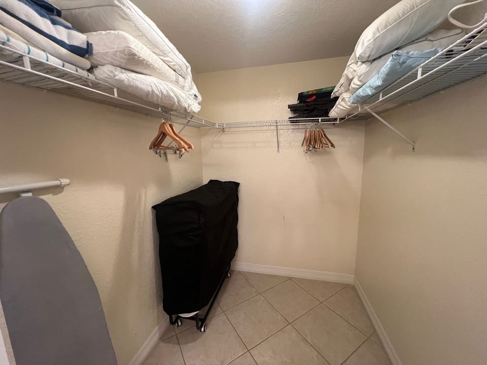 Main Floor Master W/Large Walk in Closet